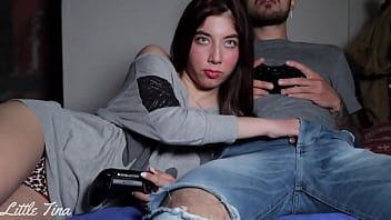 تشغيل xxx يمارس الجنس مع الفاسقة الإباحية ، أنها تعطي اللسان عندما تلعب