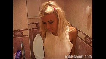 Play The brunette has sex in porn movies and gives her lover a blowjob