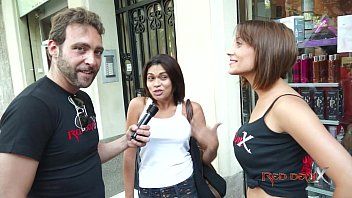 Play Trio with couple paying a teen bitch
