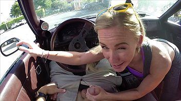 Play Woman with small breasts penetrated in the car