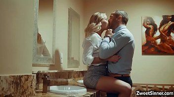 Riproduci La signora bionda vuole xxx con il suo capo dotato