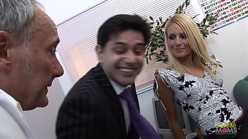Play Gorgeous, very mature and horny secretaries who have to satisfy their boss