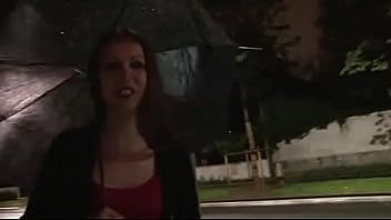 Reproduzir Depois de fazer anal nela, ele acaba na garganta dela