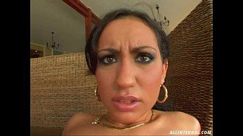 Reproduzir Elisabeta, a dançarina do taraf em seu filme xxx russo