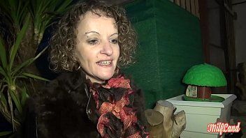 Redă Alina o tarancuta invitaticul la sex pe bani