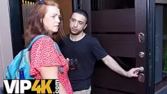 Redă Întâlnirea cu saună aburindă a unei roșcate mature: peste 50 de ani, păsărică rasă și suge de puși