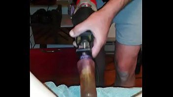 Reproduzir Romeno penetrado na buceta com broca
