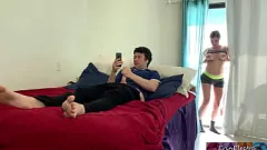 play Voyeur-stiefmoeder wordt betrapt, kan de charmes van grote lul stiefzoon niet weerstaan