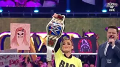 تشغيل WWE Crown Jewel 2021: بيكي لينش وساشا بانكس وبيانكا بيلير في مباراة لعق كس ثلاثية مكثفة