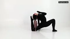 تشغيل تعرض لاعبة جمباز فلينة اللاتكس اللاتكس Lola Kauchuk