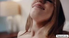 Jouer T-girl belle-fille et compilation sexuelle de la mère de la mère