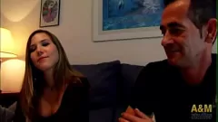 Afspelen Kijk hoe de fantasie van deze cuckold tot leven komt - trio met grote ezels en grote tieten