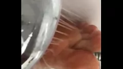 Riproduci La ragazza ungherese diventa cattiva sotto la doccia con il suo feticcio di nylon