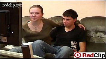 Riproduci I giovani dilettanti russi restano a casa da soli e fanno sesso