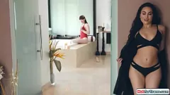 Reproducir La pequeña tgirl morena Natalie Mars ofrece una intensa actuación sexual transexual con garganta profunda y follada dura