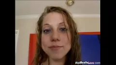 Odtwórz Brunetka nastoletnia dziwka POV masturbuje się i ssie twardego kutasa w celu wykonania gorącego loda