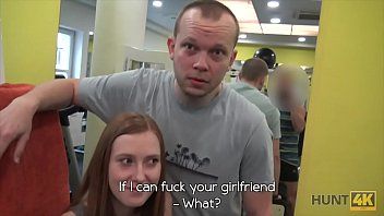 Redă Adolescenta uda la pizdulice in sala de fitnes e rugata cu banii sa faca sex