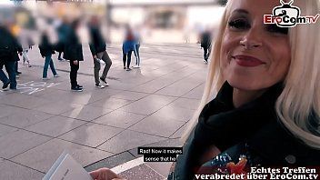 Abspielen Er will dich nach seinem Schwanz fragen, der in die Muschi gestopft ist