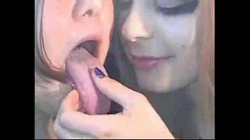 Odtwórz Fantazje xnxx xu dziewczyny z dużymi językami wkładają sobie języki do ust xnxx gorące lesbijki