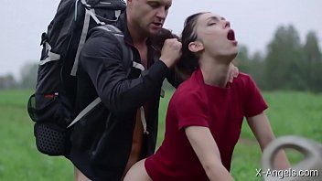 Abspielen Von dem geilen Mann schnell ins Feld eingedrungen