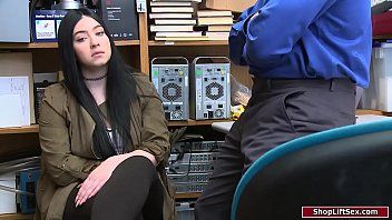 Riproduci Rende felice suo marito quando le fa un pompino con molta passione e ama i film porno