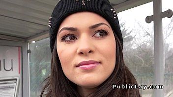 Riproduci Splendida donna ungherese pagata e scopata