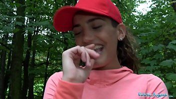 Play Regular Spanish sportswoman with an anonymous tattoo