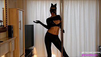 Jouer Frottez la barre puis retirez un appareil qui pénètre sa chatte