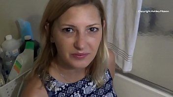 Reproduzir A esposa madura trai seu jovem amante viril com muitas ereções