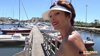 Redă Xxx pe yacht in grup cu femei adolescente cu lindic zbarcit fac sex hardcore