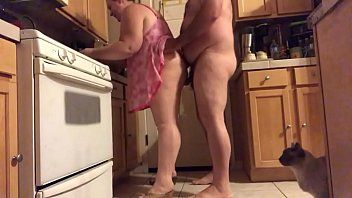 Riproduci Porno con maturae che fa sesso con ragazzi dal cazzo grosso xxx gonfio in cucina